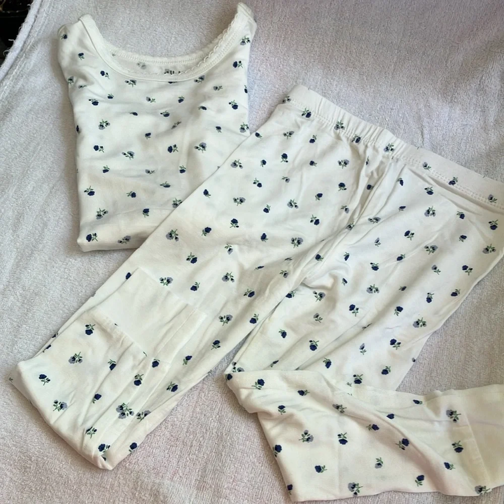 Two sets of flowered size 2 T pajamas. Lightweight & cooler sleeping. - Picture 9 of 11